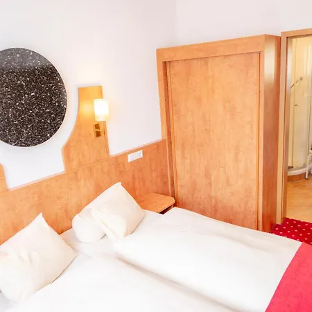 Aara Hotel