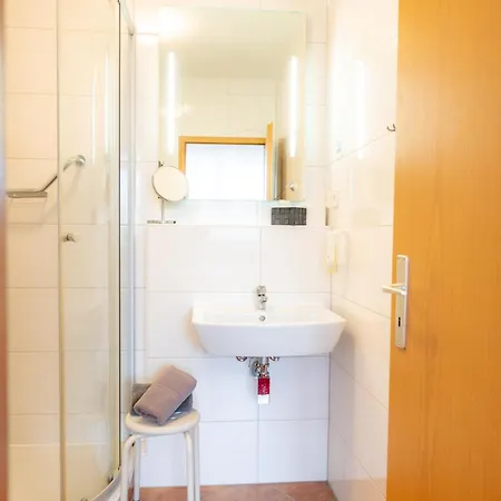 Aara Hotel 3*