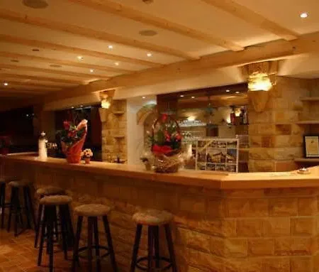 Aara Hotel 3*