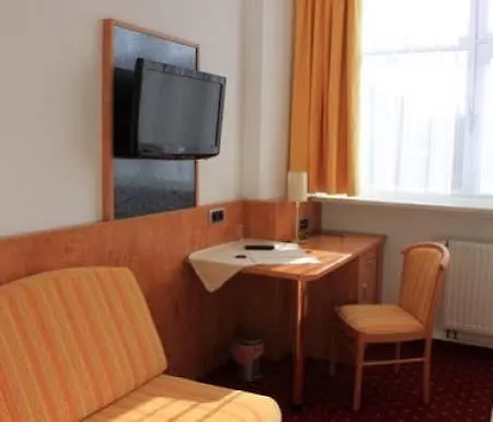 Hotel Aara 3*